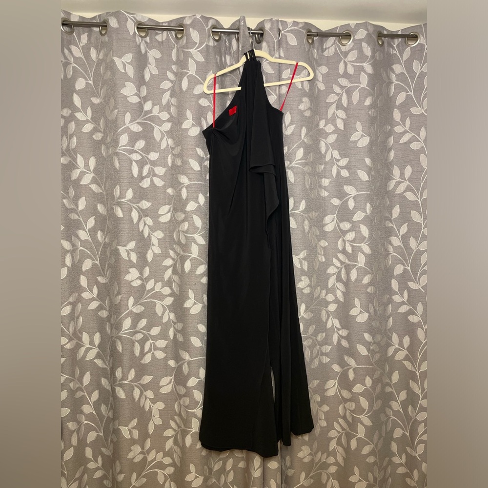 Halston Ignacia Jumpsuit in Luxe Crepe - Picture 7 of 9